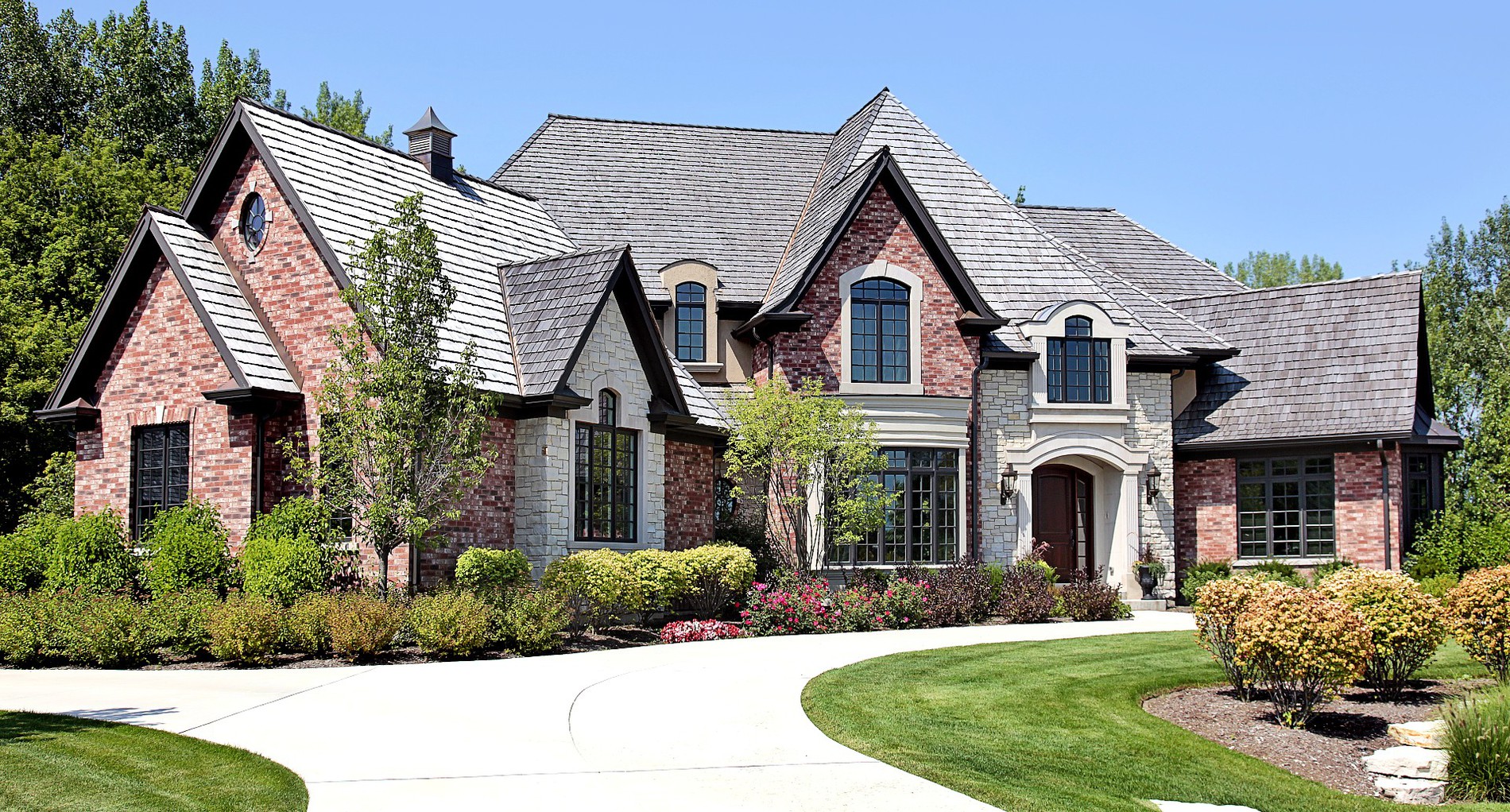 Modern residential home in St. Louis representing roofing and solar installation services by Sunsent for energy-efficient homes and long-term savings